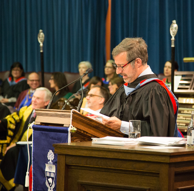 Vice Dean Jay Rosenfield acts as Master of Ceremonies