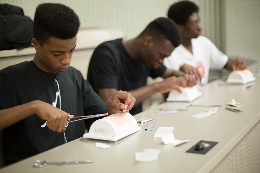 SMP students get hands-on suturing experience